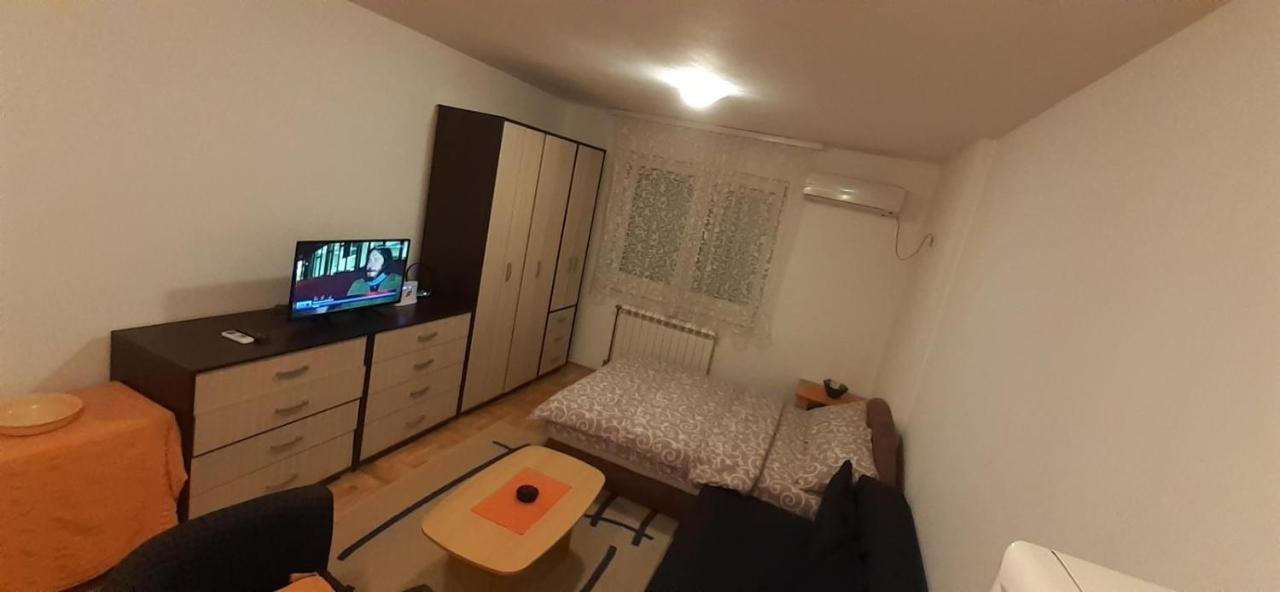 Ferienwohnung Sirmijum Hause Sremska Mitrovica Exterior foto
